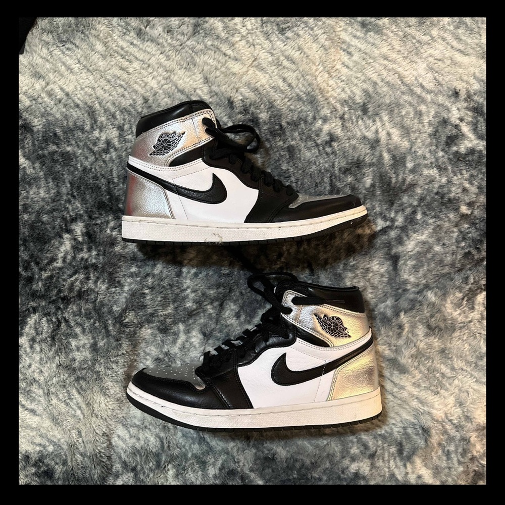 Air Jordan 1 Retro High OG ‘Silver Toe’ Black and Silver Sneakers